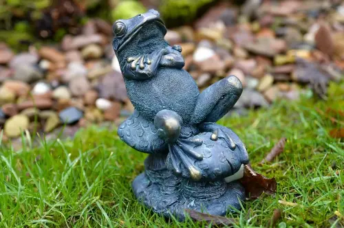 Artikelbild des Artikels “Kröte auf Pilz – Bronzeoptik, ca. 20 cm “
